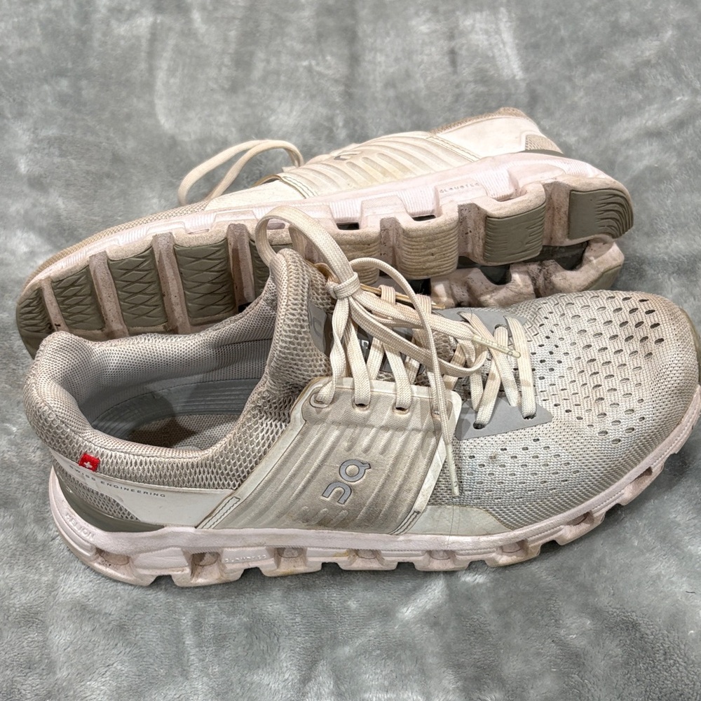 On Running Women’s Sneakers in Light Beige / Cream